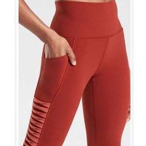 Athleta Salutation Stash Pocket II Twist 7/8 Tight size medium